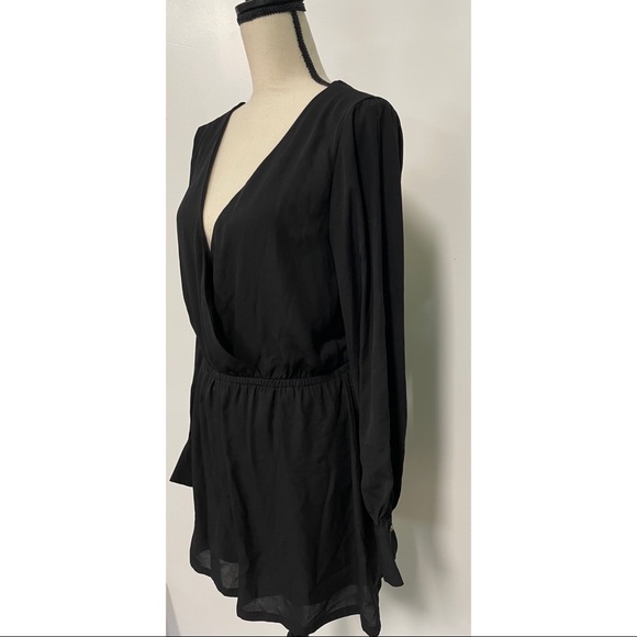 *SOLD* Ya Los Angeles Chiffon Long Sleeves Romper Shorts Cut Out Black Size L - Picture 3 of 7